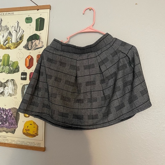 Pleated plaid mini skirt - Picture 2 of 2